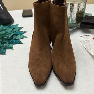 Elegant Tan Suede Ankle Booties